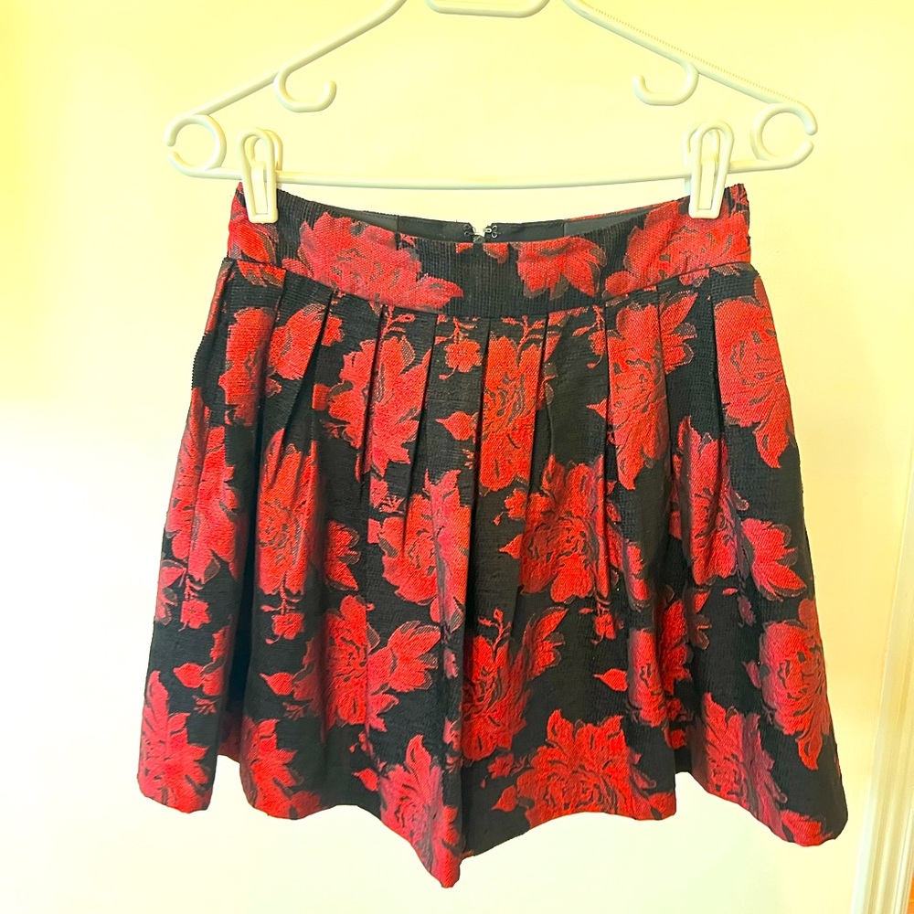 Alice + Olivia Floral Pleated Skirt. Size 2